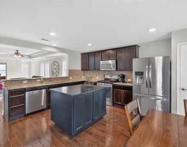 607 Salado Creek Ln - Photo Thumbnail 6
