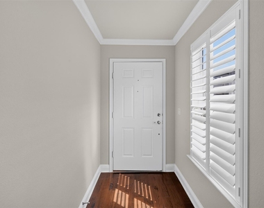 607 Salado Creek Ln - Photo Thumbnail 2