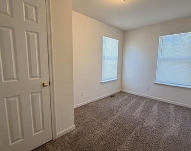 4017 5th Street - Photo Thumbnail 4