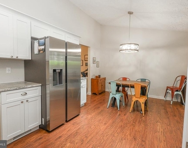 348 Little Bear Lane - Photo Thumbnail 9