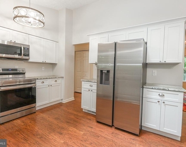 348 Little Bear Lane - Photo Thumbnail 15