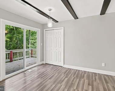 9914 Mcintosh Drive - Photo Thumbnail 4