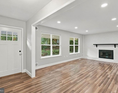 9914 Mcintosh Drive - Photo Thumbnail 2