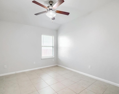 913 Medina Way - Photo Thumbnail 12