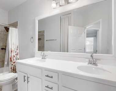913 Medina Way - Photo Thumbnail 16