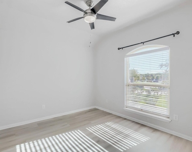 913 Medina Way - Photo Thumbnail 11