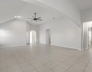 913 Medina Way - Photo Thumbnail 3