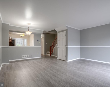 3831 Glenview Terrace - Photo Thumbnail 9