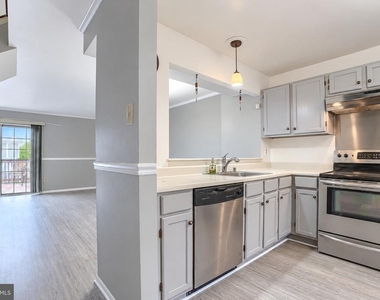 3831 Glenview Terrace - Photo Thumbnail 2