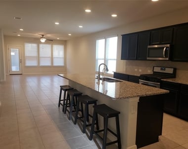 227 Everglade Dr - Photo Thumbnail 2