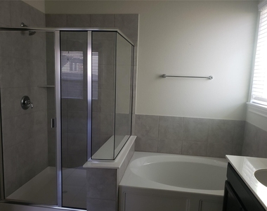 227 Everglade Dr - Photo Thumbnail 14