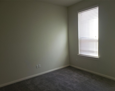 227 Everglade Dr - Photo Thumbnail 10