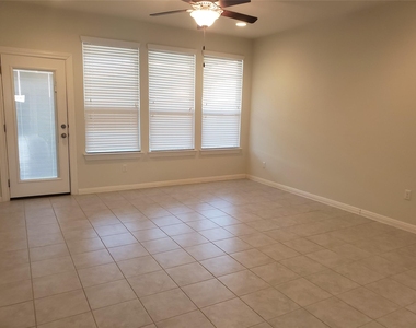 227 Everglade Dr - Photo Thumbnail 4