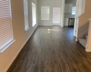 10104 Forest Grove Dr - Photo Thumbnail 2