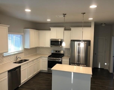 10104 Forest Grove Dr - Photo Thumbnail 3