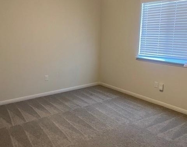10104 Forest Grove Dr - Photo Thumbnail 13