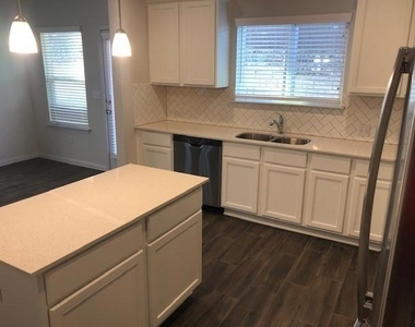 10104 Forest Grove Dr - Photo Thumbnail 4