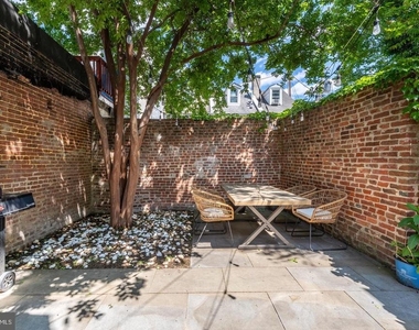 521 S Ann Street - Photo Thumbnail 2