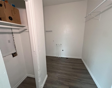 504 East St - Photo Thumbnail 9