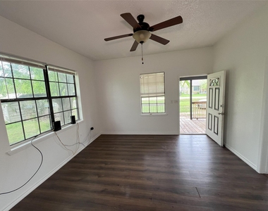 504 East St - Photo Thumbnail 12