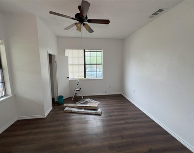 504 East St - Photo Thumbnail 15
