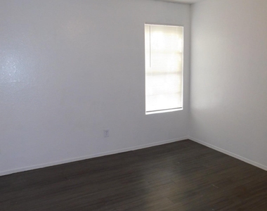 2223 Katy Ln - Photo Thumbnail 3