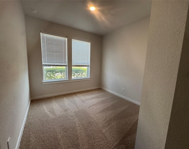 65 Hereford Loop - Photo Thumbnail 16