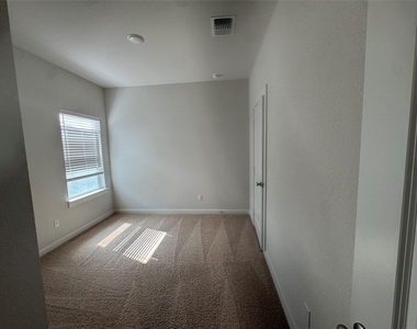65 Hereford Loop - Photo Thumbnail 19