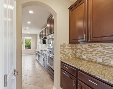 1511 Rimstone Dr - Photo Thumbnail 9