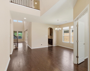 1511 Rimstone Dr - Photo Thumbnail 4