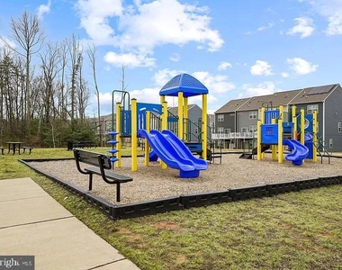 1837 Roslynhill Trail - Photo Thumbnail 23