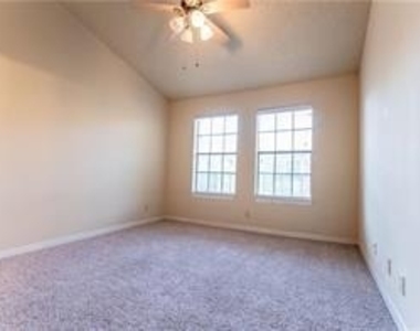 2216 San Gabriel St - Photo Thumbnail 3