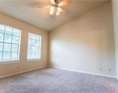 2216 San Gabriel St - Photo Thumbnail 5