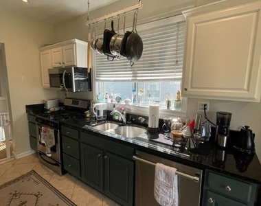 5121 Cathedral Avenue Nw - Photo Thumbnail 4