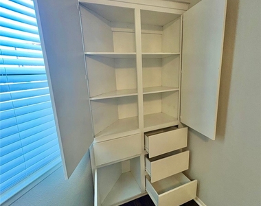 2818 Nueces St - Photo Thumbnail 8