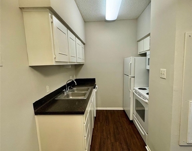 2818 Nueces St - Photo Thumbnail 3