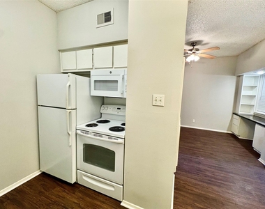 2818 Nueces St - Photo Thumbnail 5
