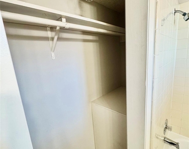 2818 Nueces St - Photo Thumbnail 10