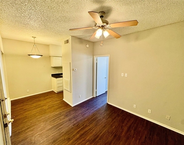 2818 Nueces St - Photo Thumbnail 2
