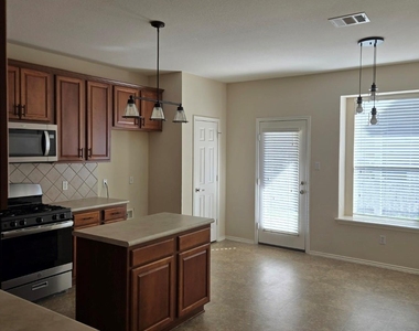 1608 Colorado Bend Dr - Photo Thumbnail 4