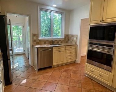 6105 29th Street Nw - Photo Thumbnail 2