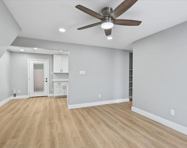3107 E 13th St - Photo Thumbnail 7