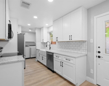 3107 E 13th St - Photo Thumbnail 41