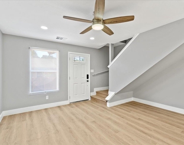 3107 E 13th St - Photo Thumbnail 5