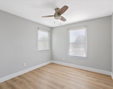 3107 E 13th St - Photo Thumbnail 19