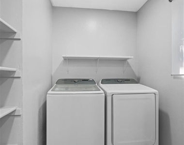 3107 E 13th St - Photo Thumbnail 37