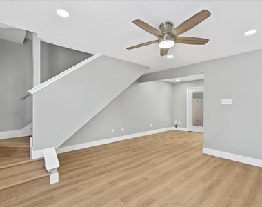 3107 E 13th St - Photo Thumbnail 6