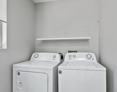 3107 E 13th St - Photo Thumbnail 10