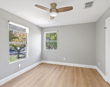 3107 E 13th St - Photo Thumbnail 22