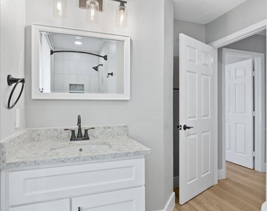 3107 E 13th St - Photo Thumbnail 14